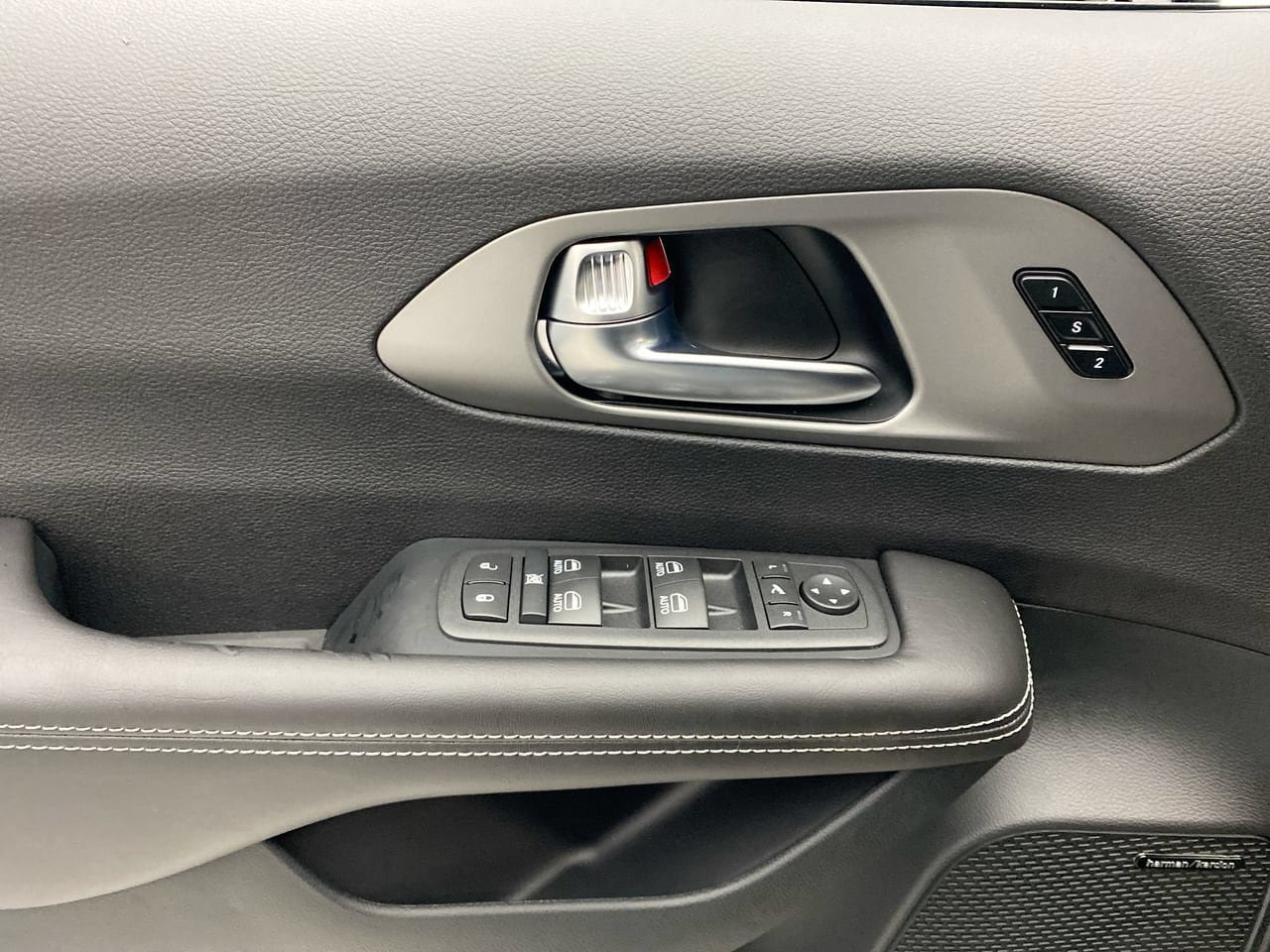 New 2027 Chrysler Pacifica Limited AWD/4WD image 12