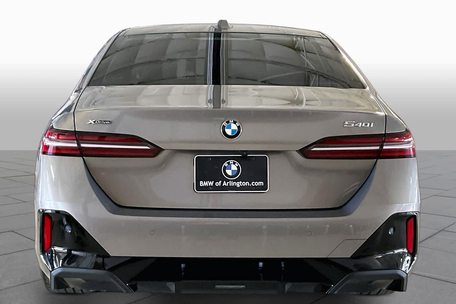Used 2024 BMW 540i xDrive w/ Premium Package AWD/4WD image 4