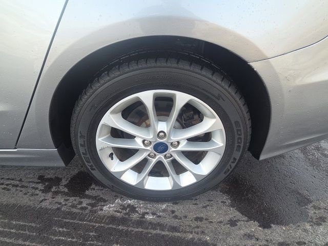 Used 2020 Ford Fusion SE image 12
