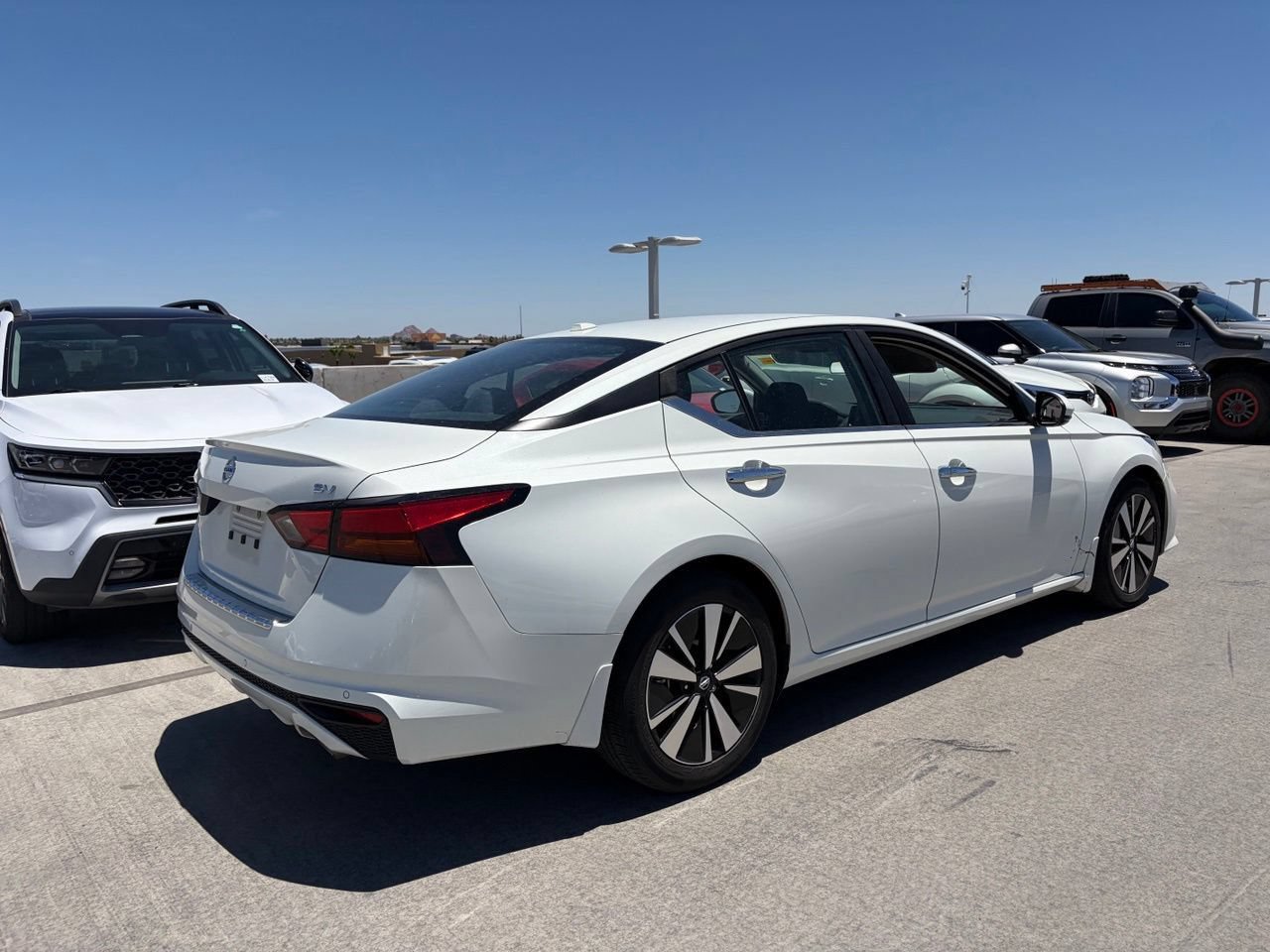 Used 2022 Nissan Altima 2.5 SV w/ SV Premium Package FWD image 2