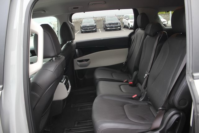 Used 2024 Kia Carnival EX FWD image 22