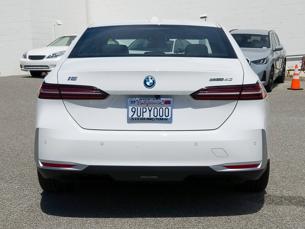 Used 2026 BMW i5 eDrive40 w/ Premium Package RWD image 26