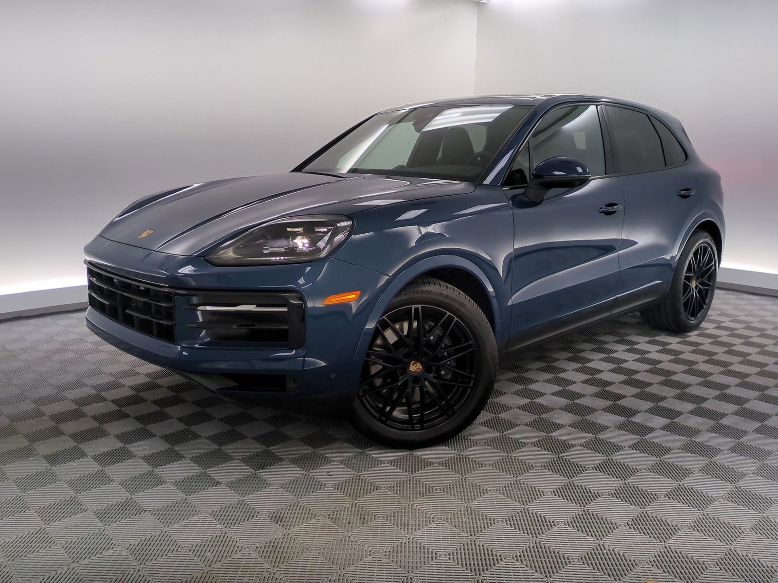 Used 2025 Porsche Cayenne image 1