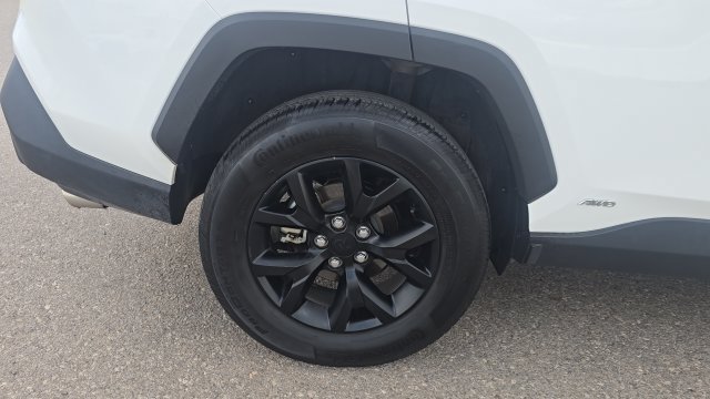Used 2021 Toyota RAV4 LE AWD/4WD image 15