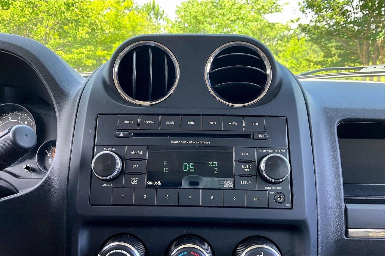 Used 2015 Jeep Patriot High Altitude FWD image 16
