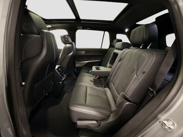 Certified 2026 Cadillac Vistiq Luxury AWD/4WD image 21