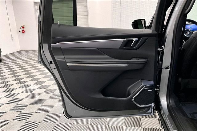 Used 2025 Buick Enclave Sport Touring image 21