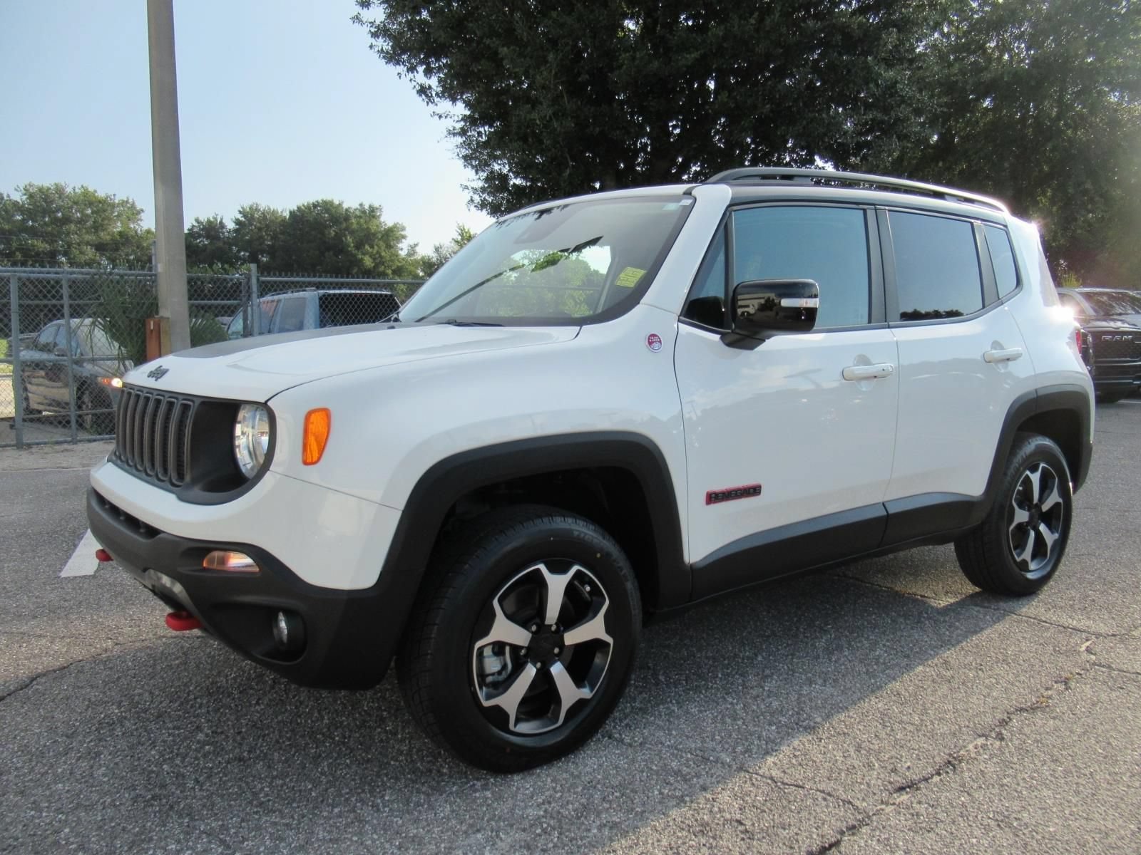 Certified 2022 Jeep Renegade Trailhawk AWD/4WD image 3