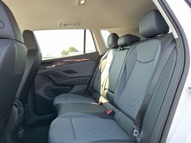 Certified 2025 Volkswagen Tiguan SE image 6