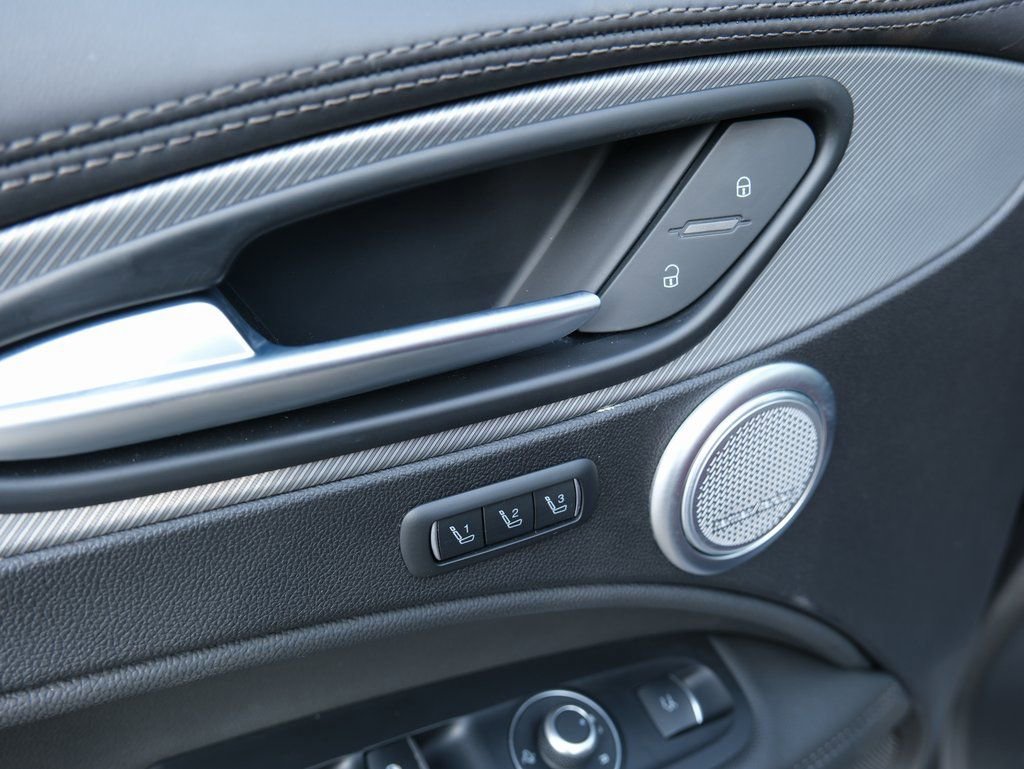 Used 2024 Alfa Romeo Stelvio Veloce image 27