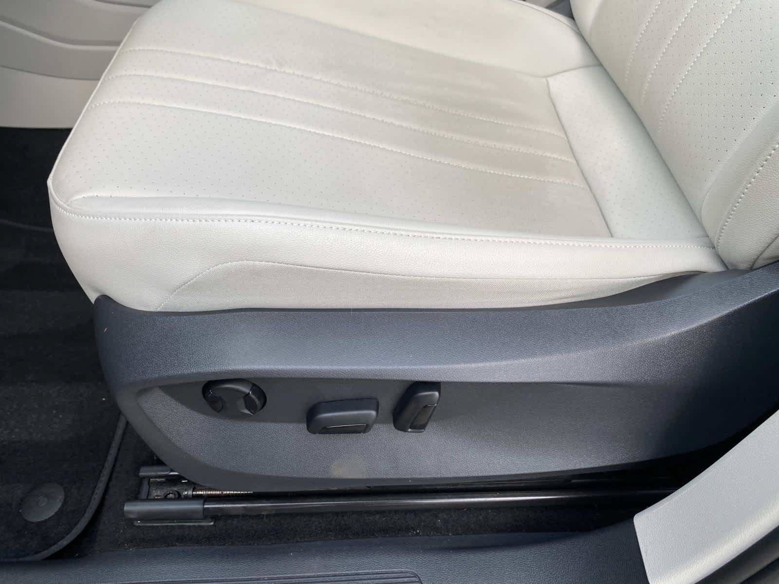 Used 2023 Volkswagen Tiguan SE AWD/4WD image 19