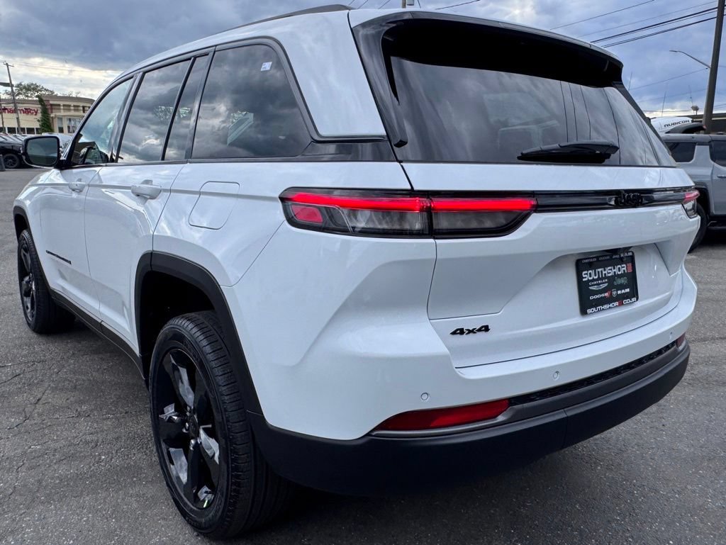 New 2026 Jeep Grand Cherokee Limited w/ Limited Altitude Package AWD/4WD image 5