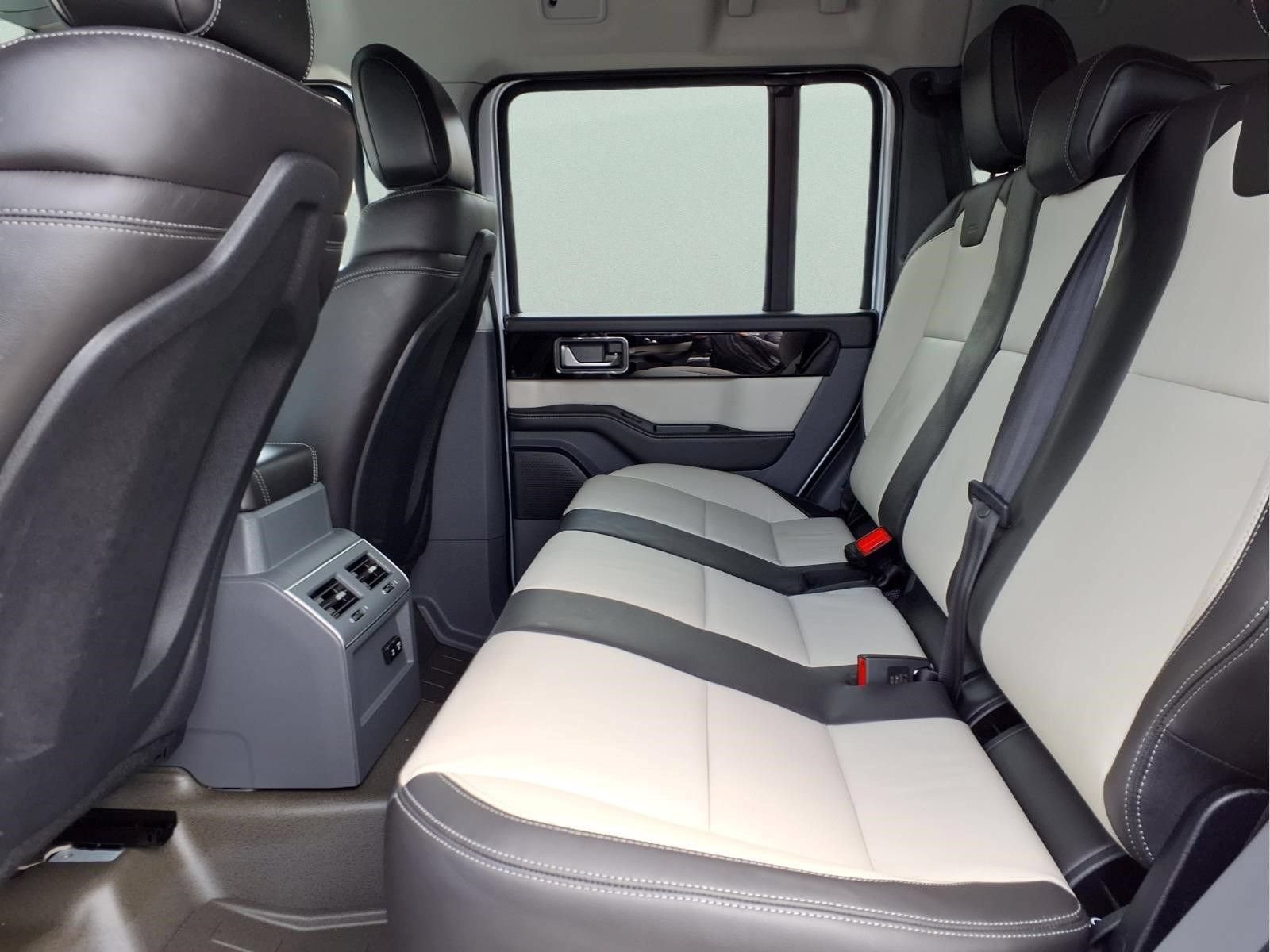 Used 2025 INEOS Grenadier Station Wagon AWD/4WD image 12
