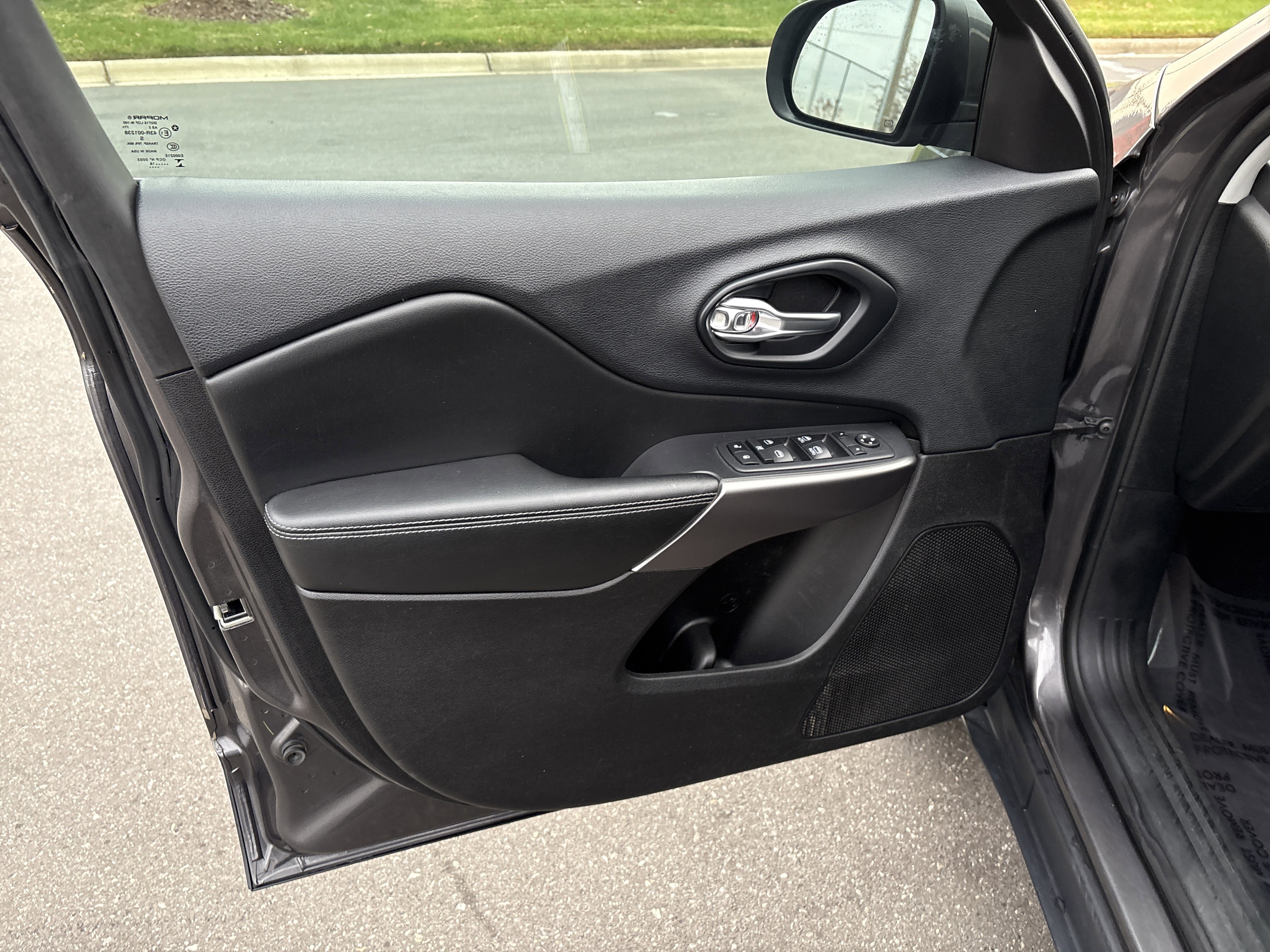 Used 2019 Jeep Cherokee Latitude Plus image 15