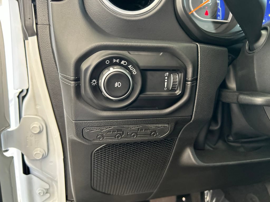 Used 2025 Jeep Wrangler Unlimited Sahara AWD/4WD image 45