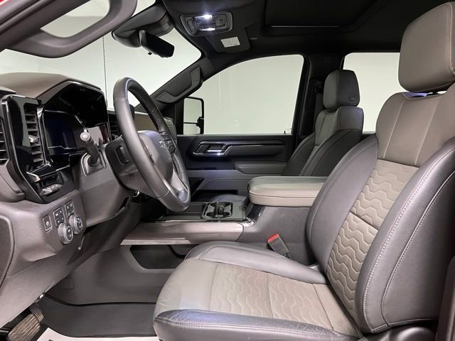 Used 2024 Chevrolet Silverado 2500 ZR2 w/ Technology Package image 18