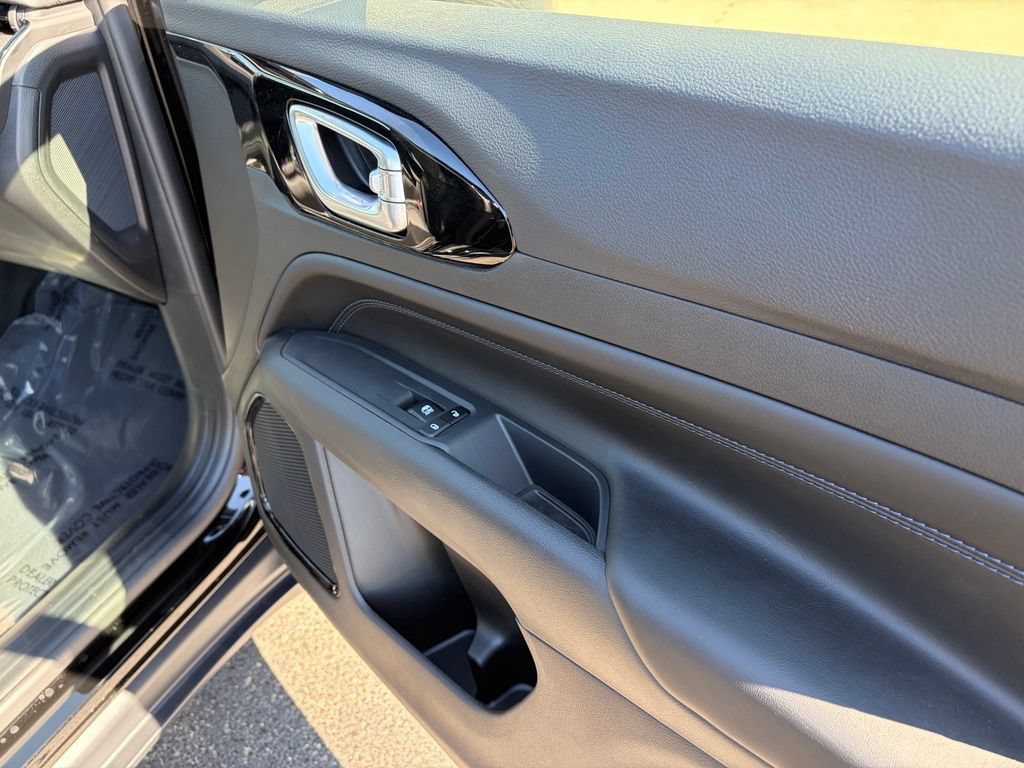 New 2026 Jeep Compass Latitude AWD/4WD image 18