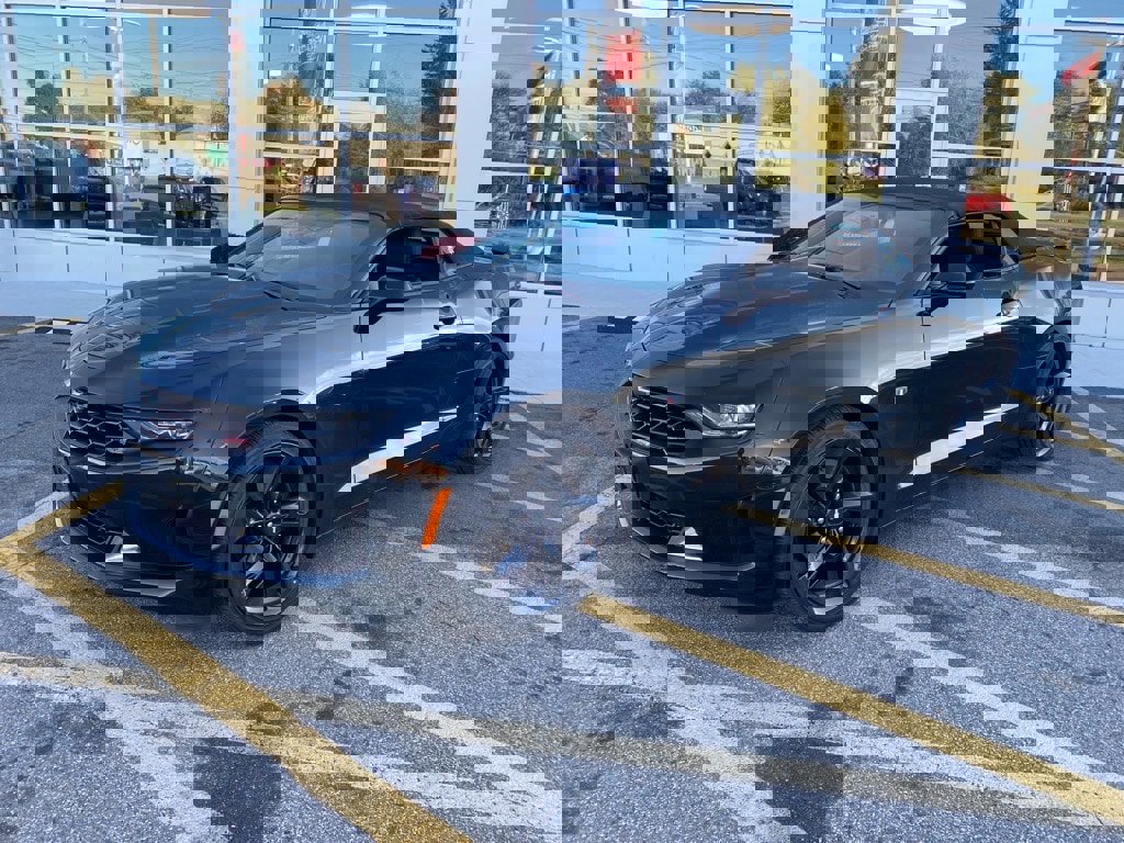 Used 2019 Chevrolet Camaro LT image 1