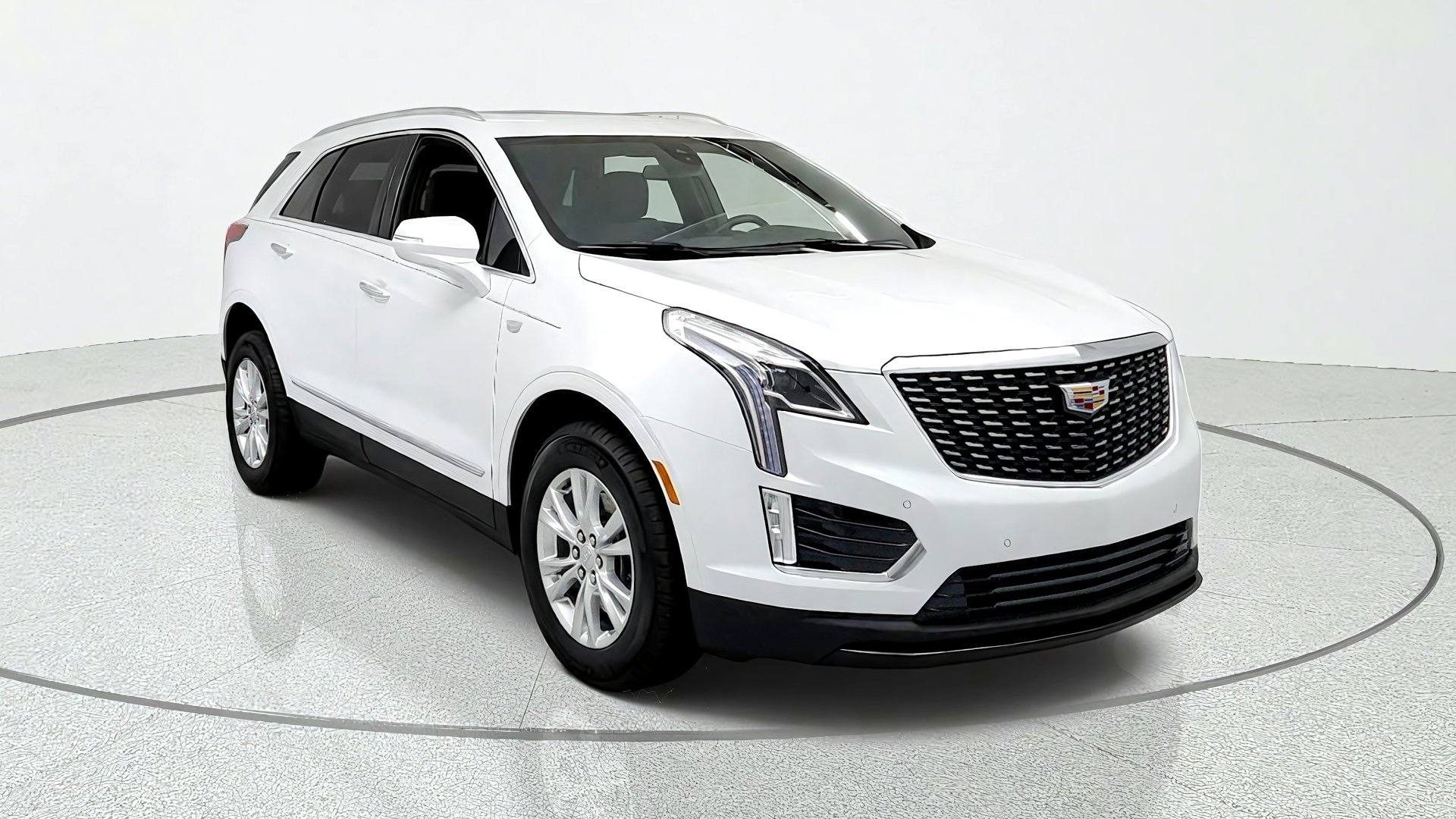 Certified 2024 Cadillac XT5 Luxury w/ LPO, Floor Liner Package AWD/4WD image 7