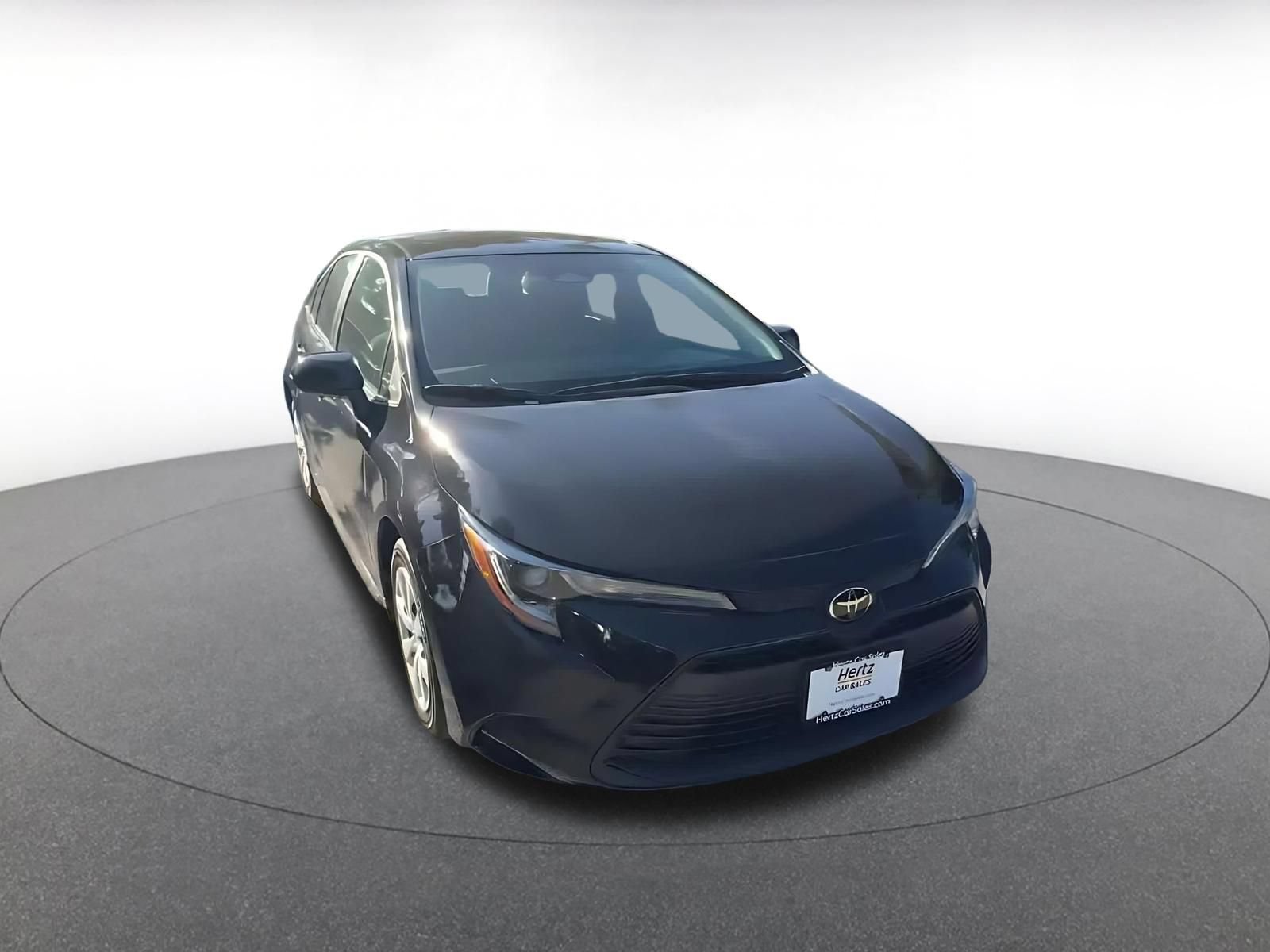 Used 2025 Toyota Corolla LE FWD image 2