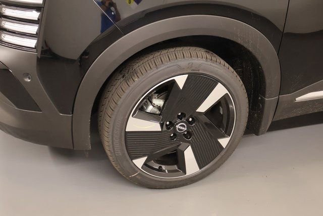 New 2025 Nissan Kicks SR w/ SR Premium Package image 5