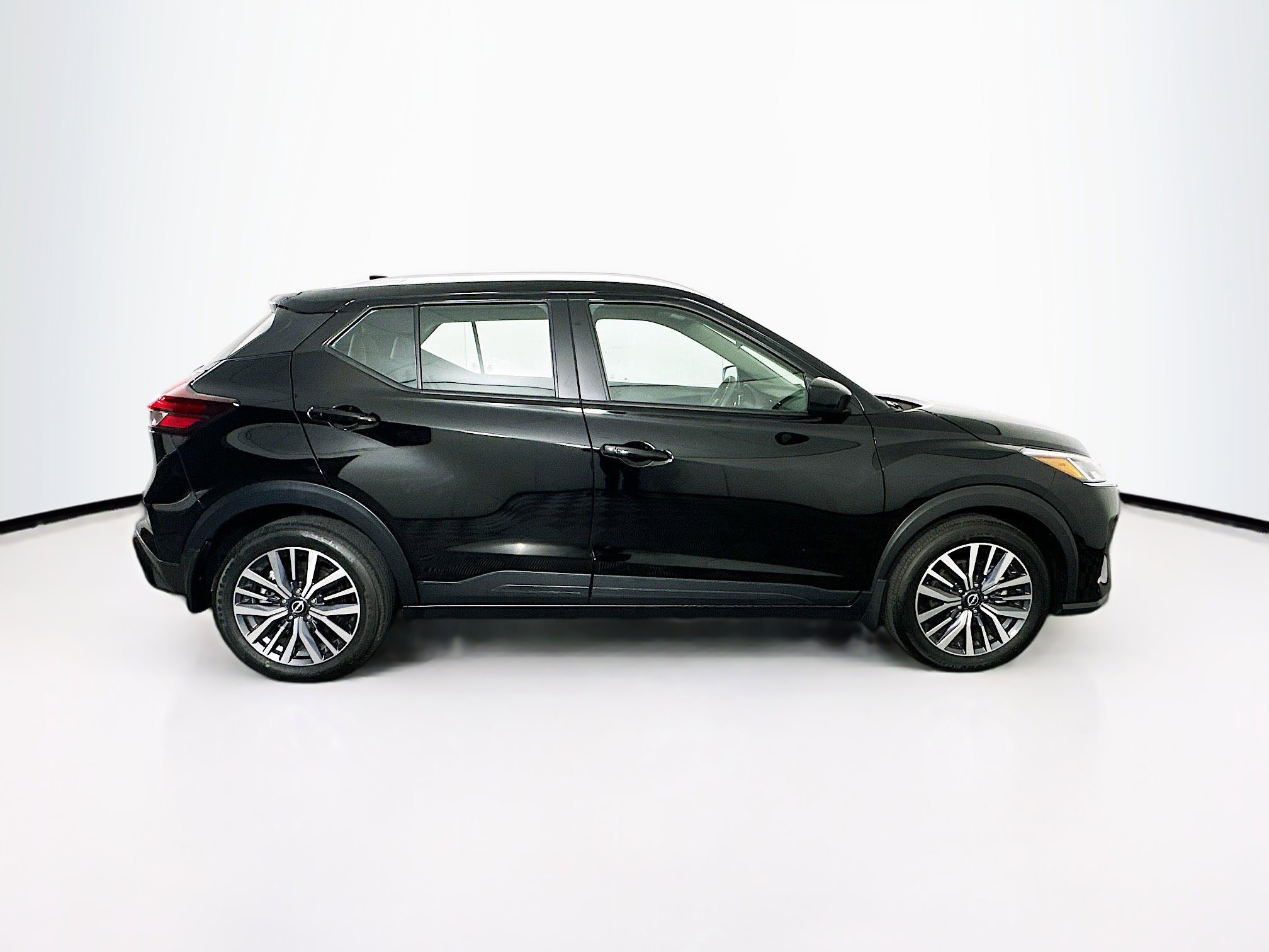 Used 2023 Nissan Kicks SV image 10