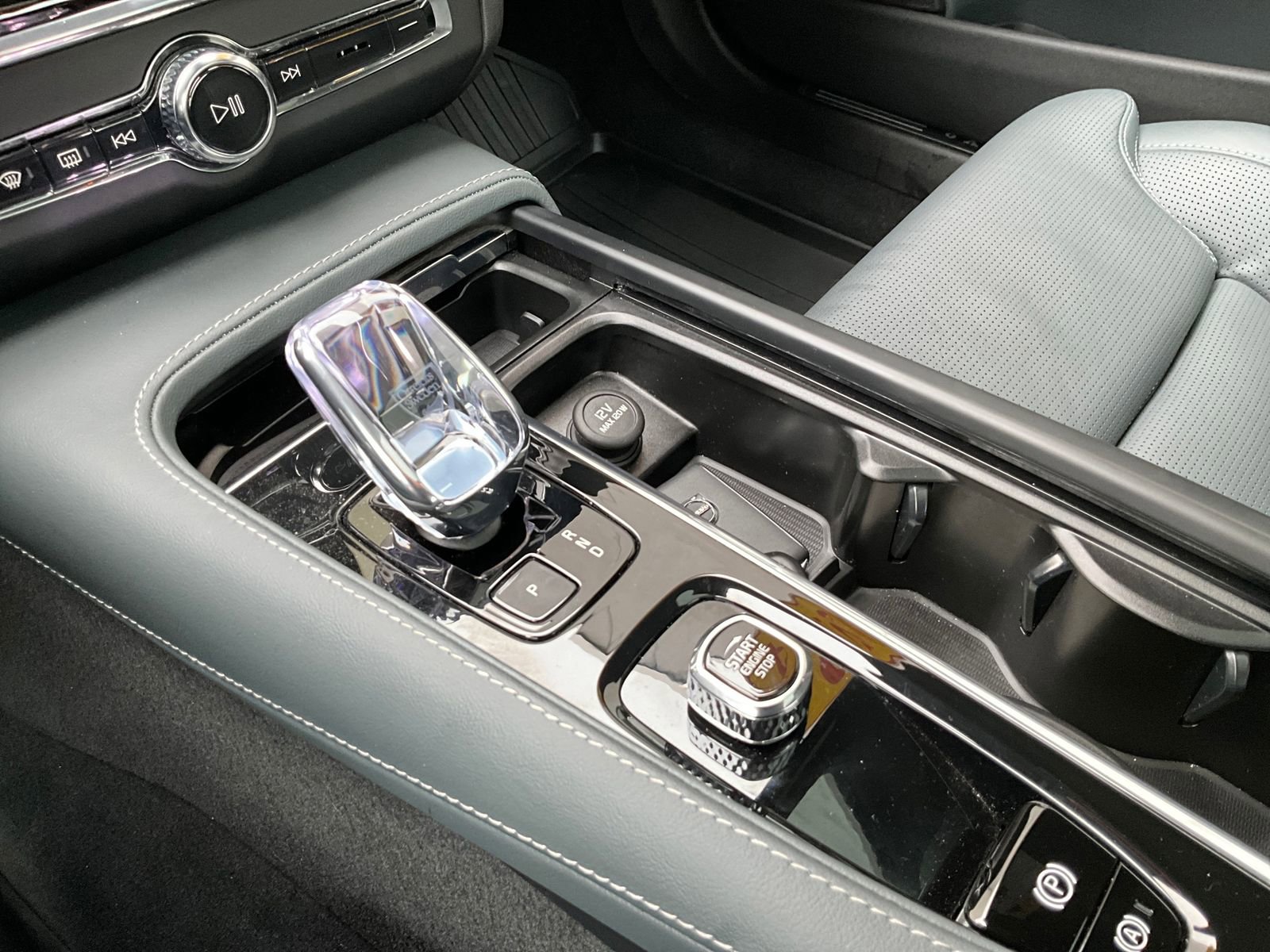 Certified 2024 Volvo S90 B6 Ultimate w/ Protection Package Premier image 31