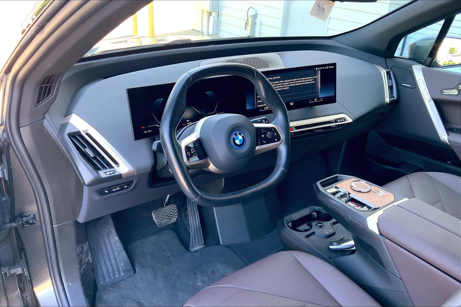 Certified 2023 BMW iX xDrive50 w/ Premium Package AWD/4WD image 4