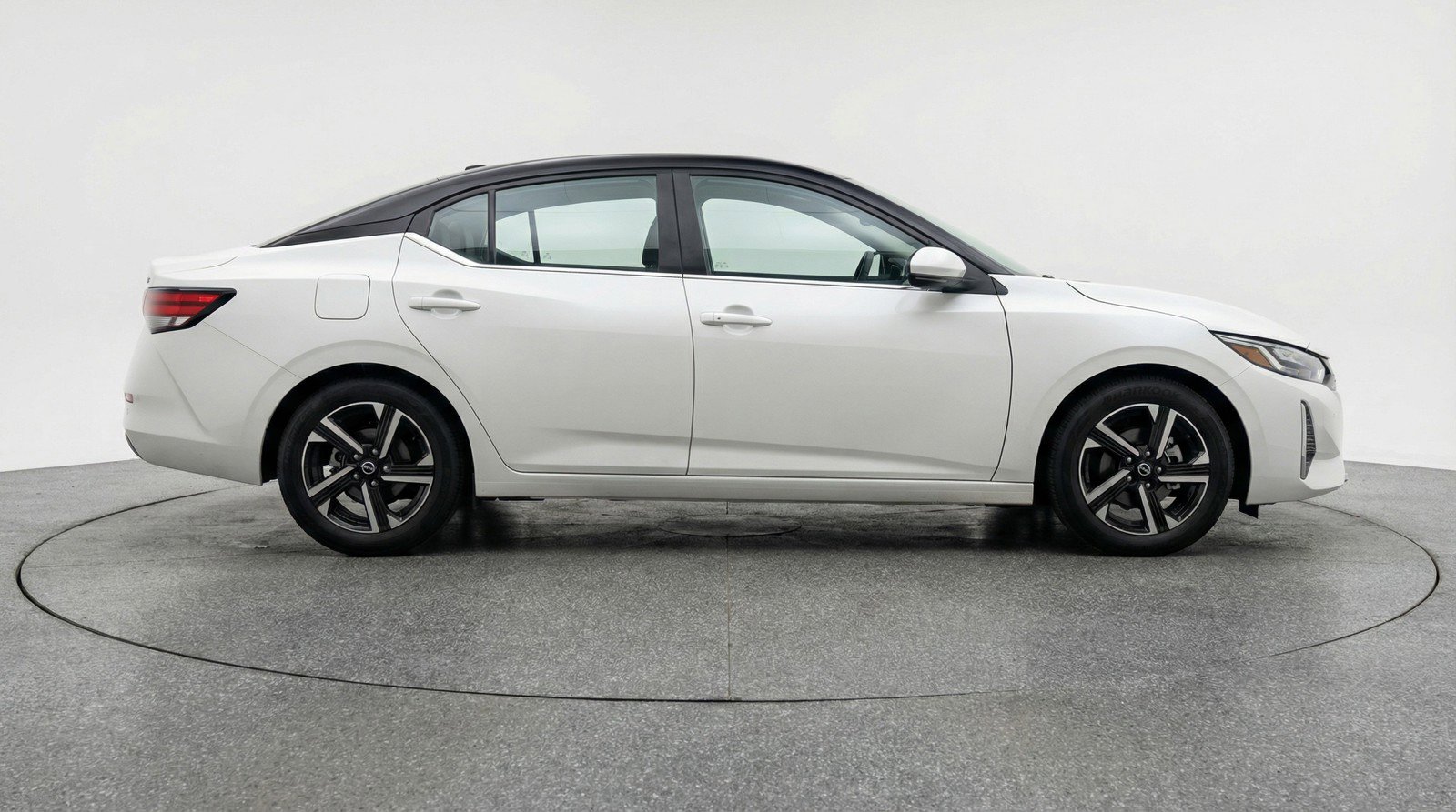 Used 2025 Nissan Sentra SV FWD image 11