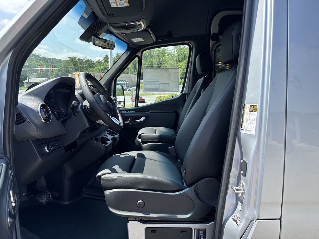 New 2025 Mercedes-Benz Sprinter 2500 image 9