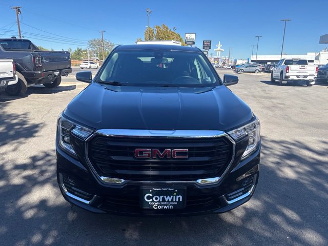Used 2024 GMC Terrain SLE AWD/4WD image 2