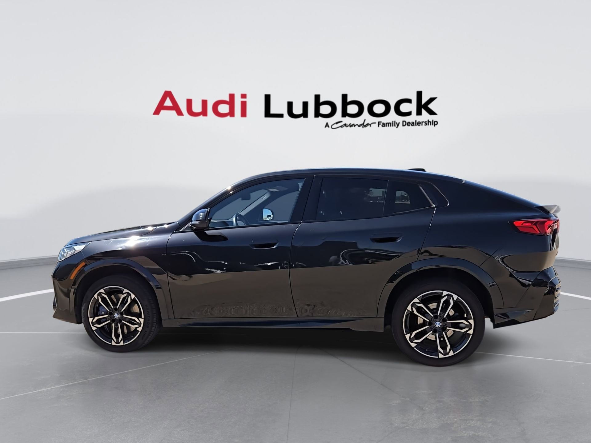 Used 2025 BMW X2 xDrive28i AWD/4WD image 6