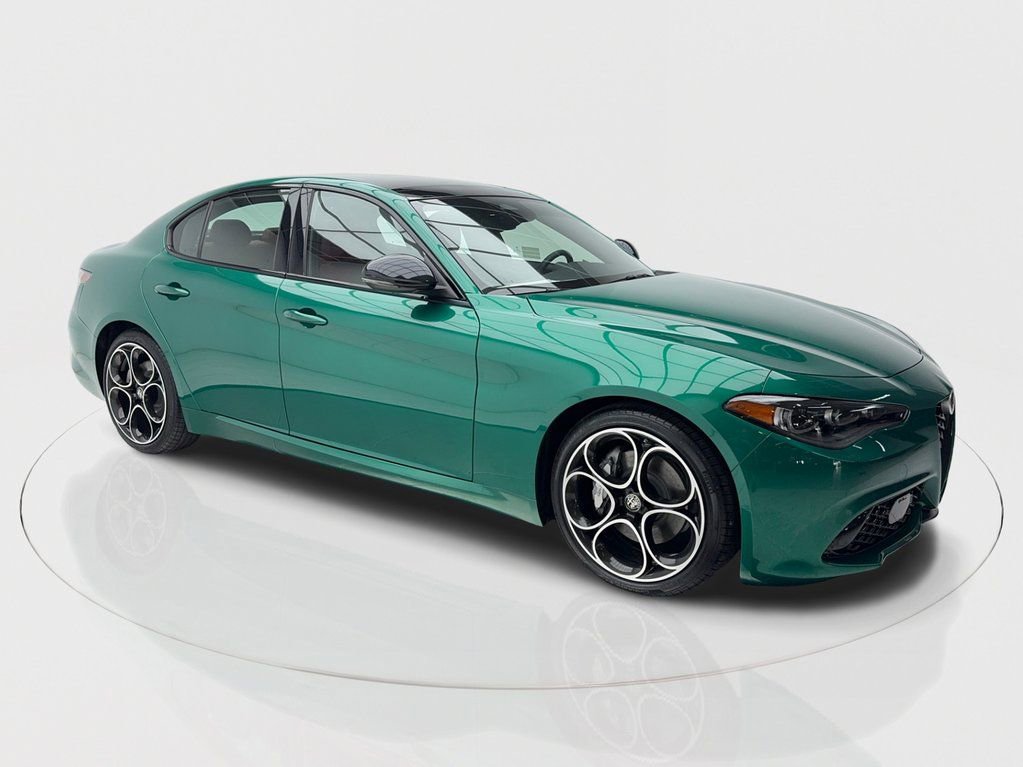 New 2025 Alfa Romeo Giulia Base image 2