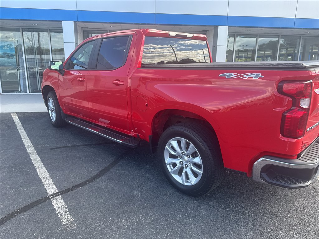 Used 2022 Chevrolet Silverado 1500 LT AWD/4WD image 5