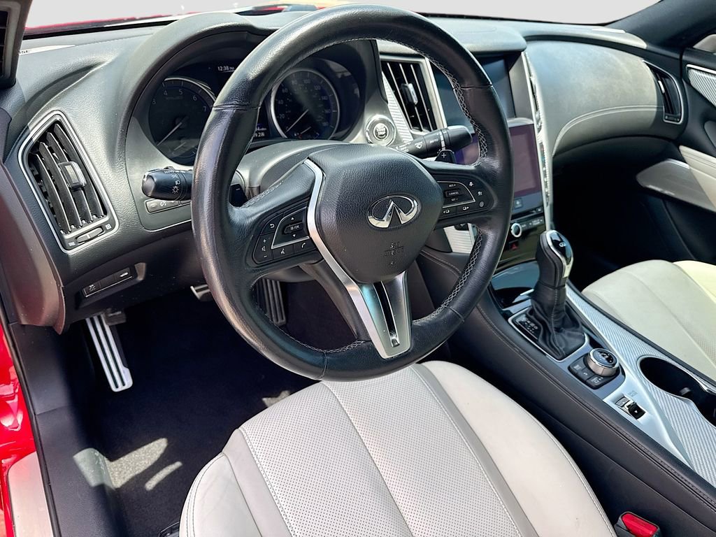 Used 2017 INFINITI Q60 Red Sport 400 RWD image 10