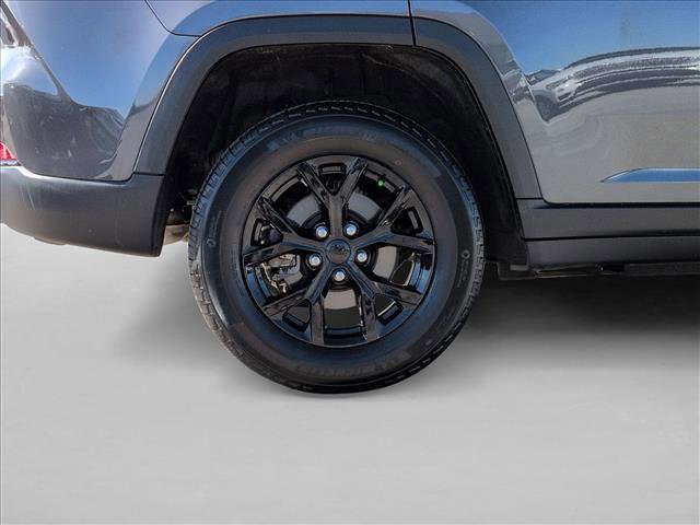 Used 2025 Jeep Grand Cherokee Laredo image 23