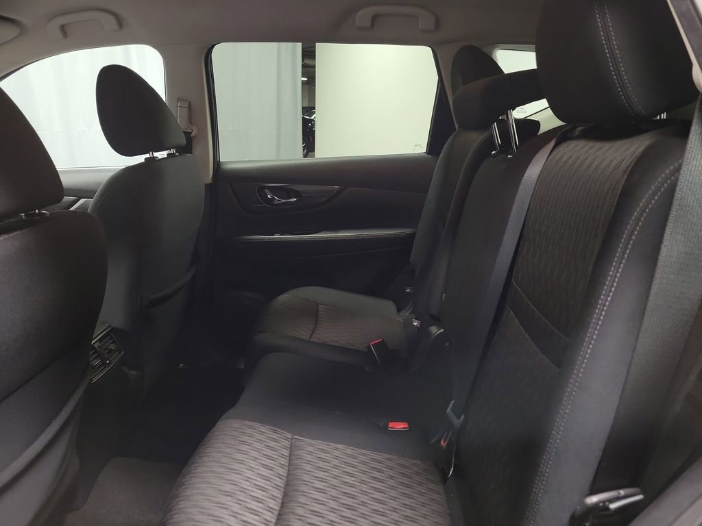 Used 2020 Nissan Rogue SV image 21