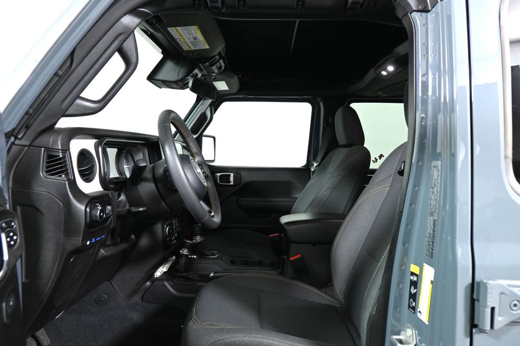 Used 2024 Jeep Wrangler Unlimited w/ Technology Group image 3