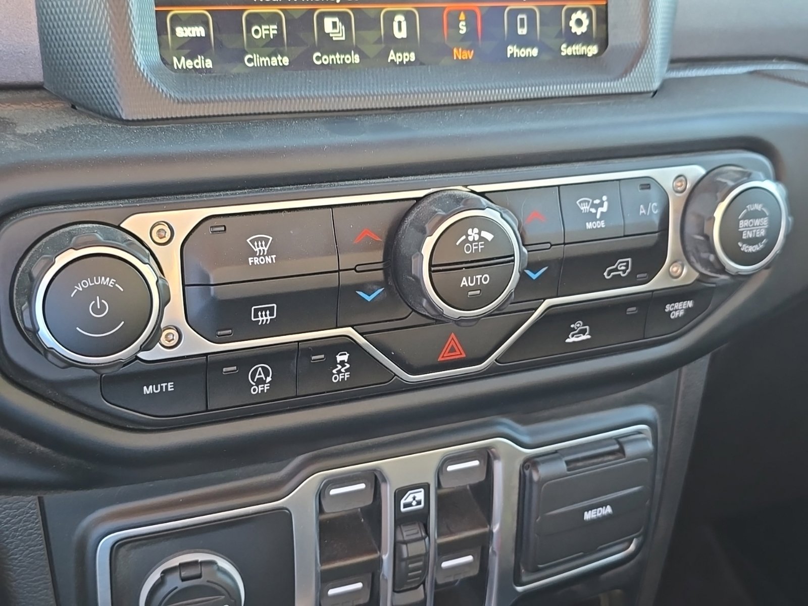 Used 2023 Jeep Gladiator Mojave w/ Trailer Tow Package AWD/4WD image 32