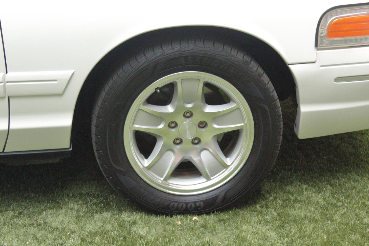 Used 1999 Ford Crown Victoria LX RWD image 18