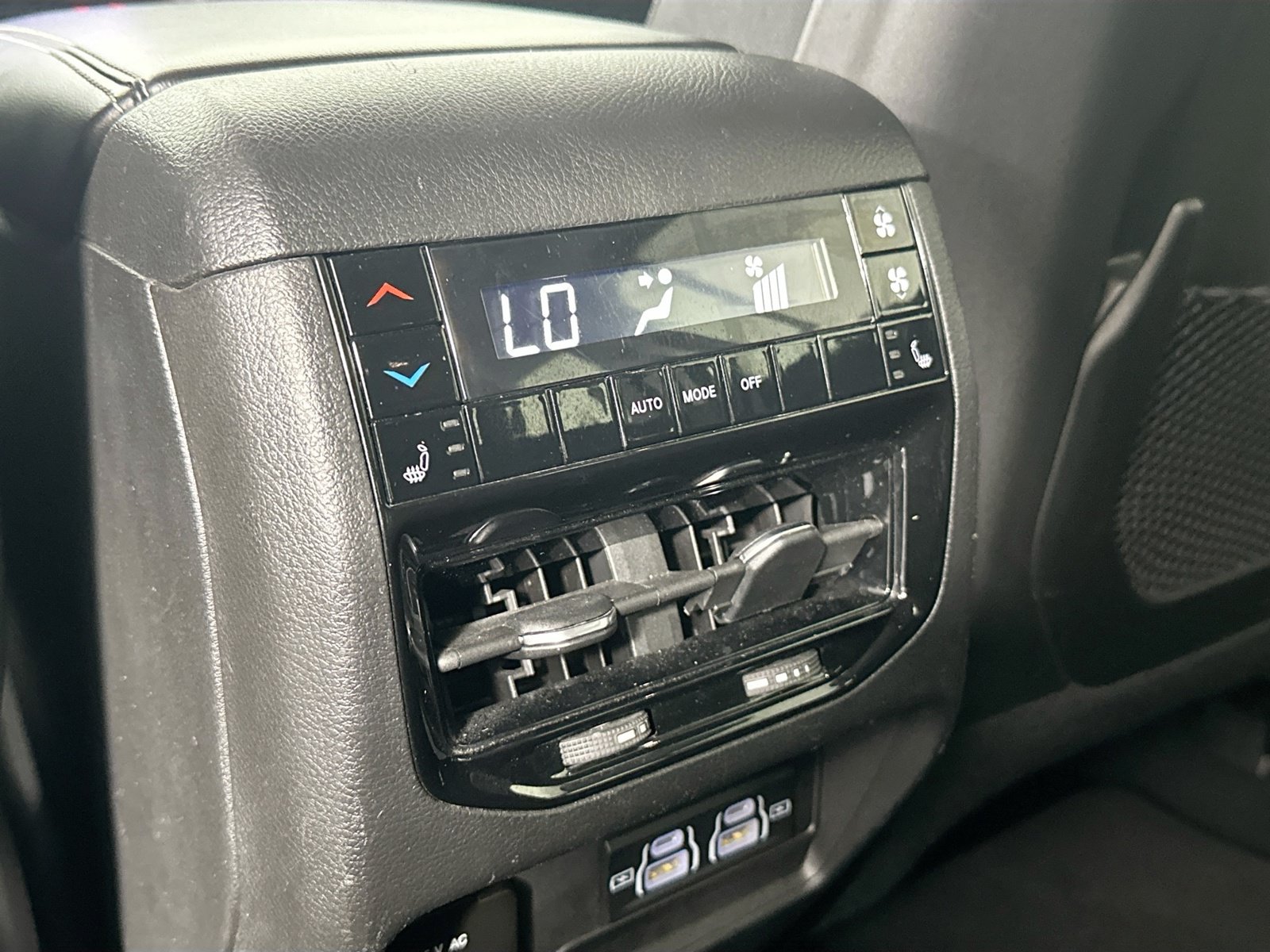 Used 2023 Jeep Grand Cherokee L Limited RWD image 26