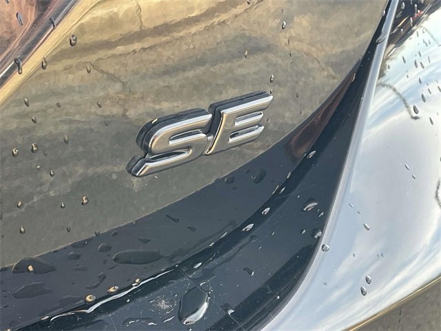 Used 2024 Toyota Camry SE image 8