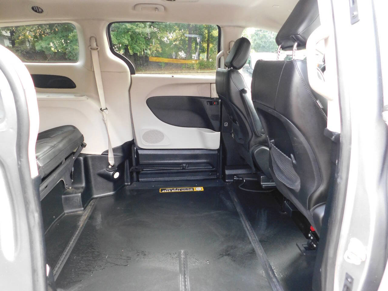 Used 2021 Chrysler Voyager Lxi w/ Cold Weather Group image 5