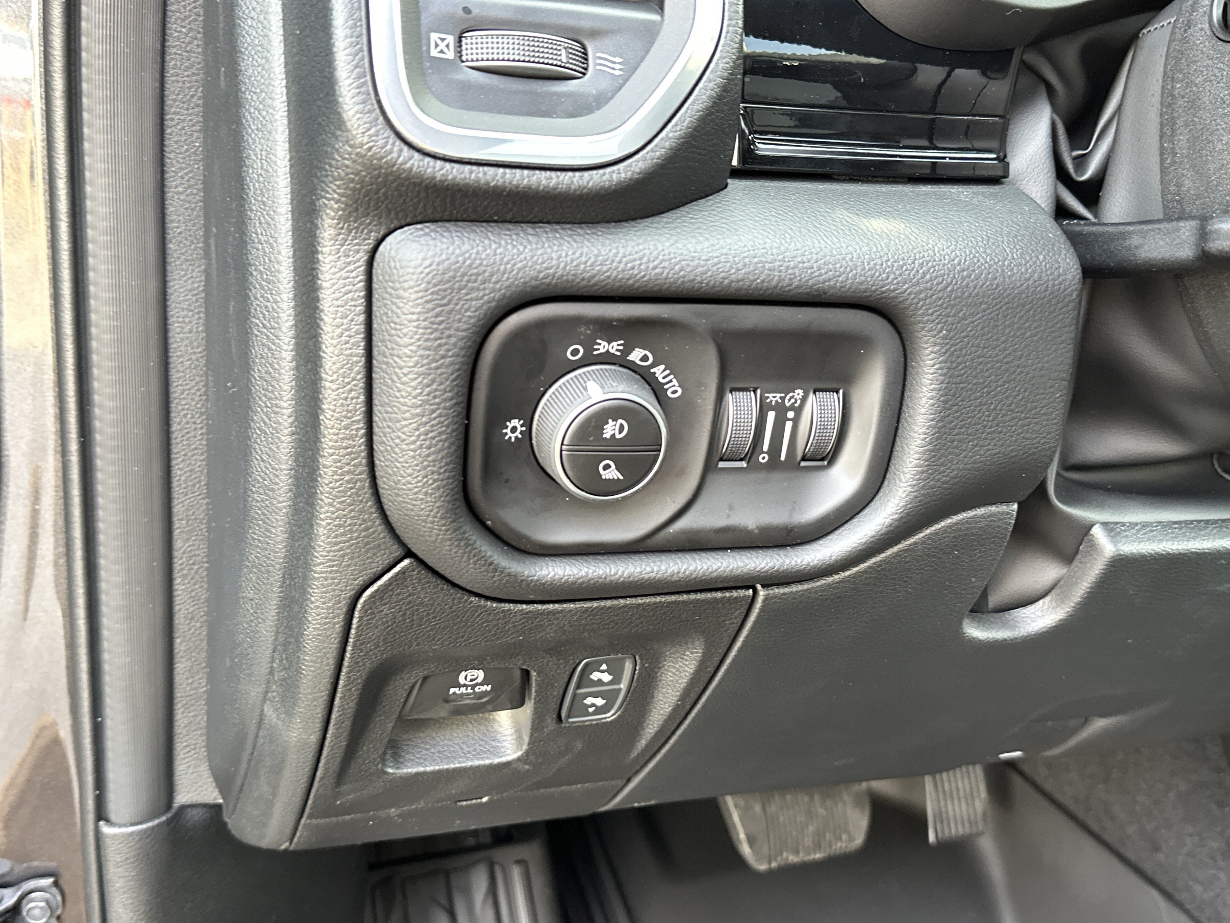 New 2026 RAM 1500 Laramie w/ Night Edition AWD/4WD image 15