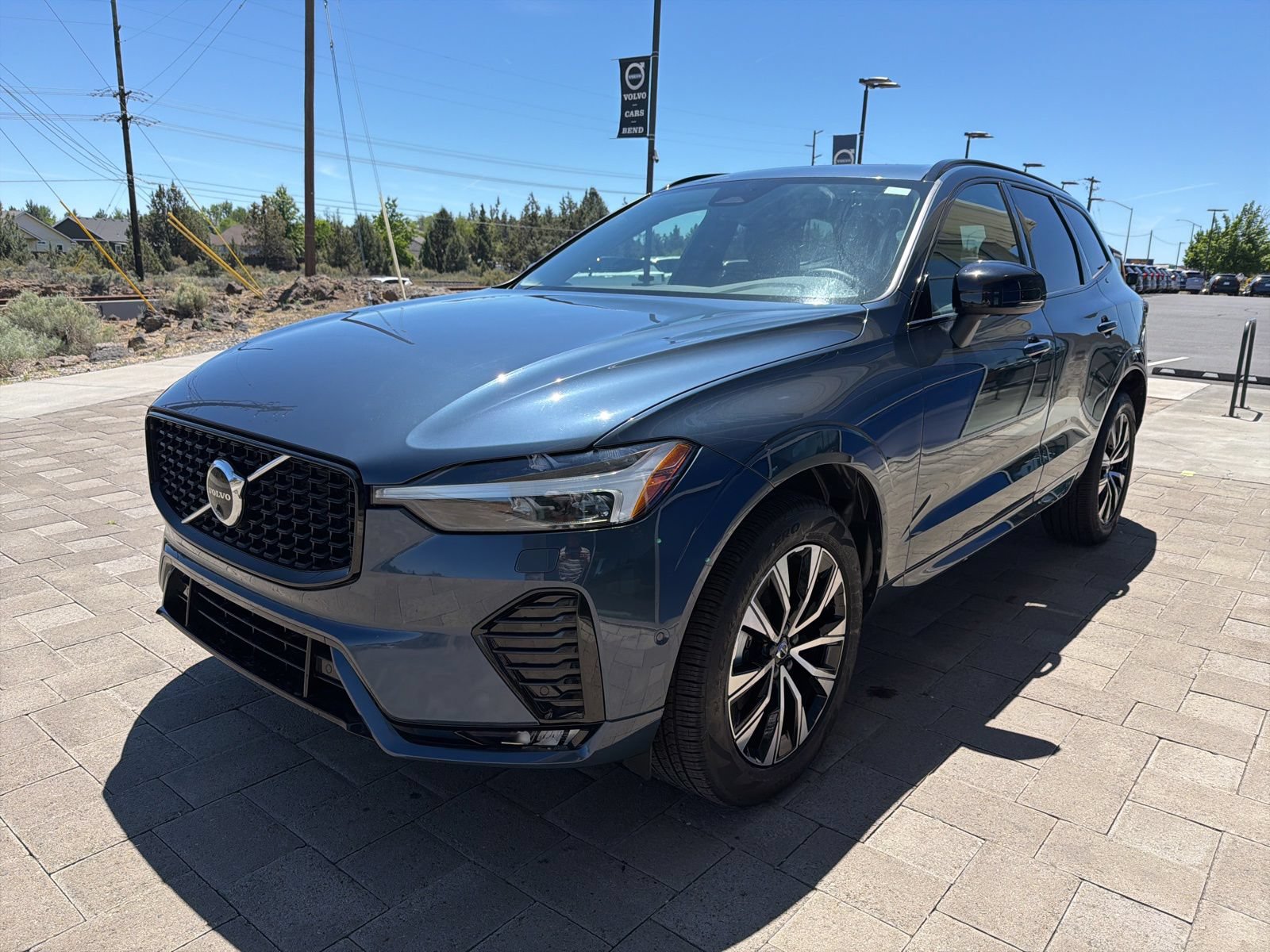 Used 2025 Volvo XC60 B5 Plus w/ Climate Package AWD/4WD image 4