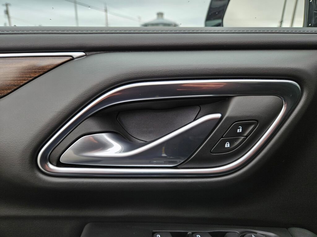 Used 2024 GMC Yukon XL SLE image 17