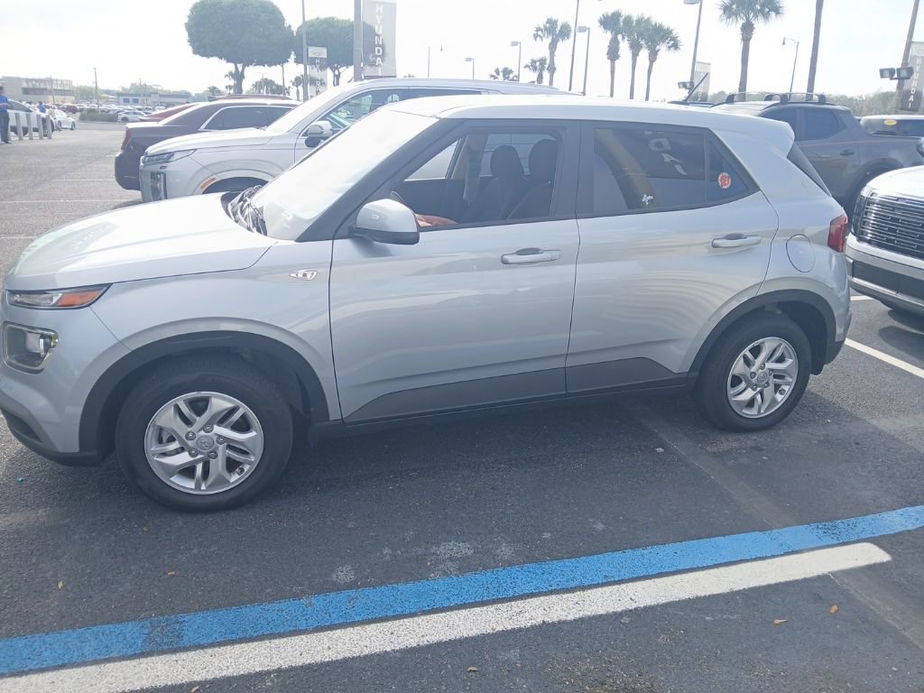Used 2023 Hyundai Venue SE w/ Cargo Package image 1