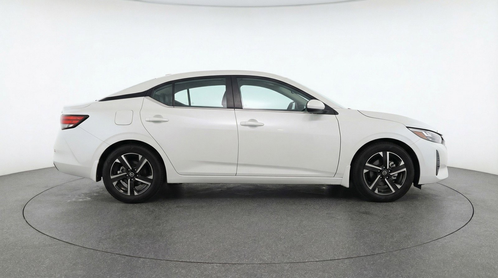 Used 2025 Nissan Sentra SV FWD image 11