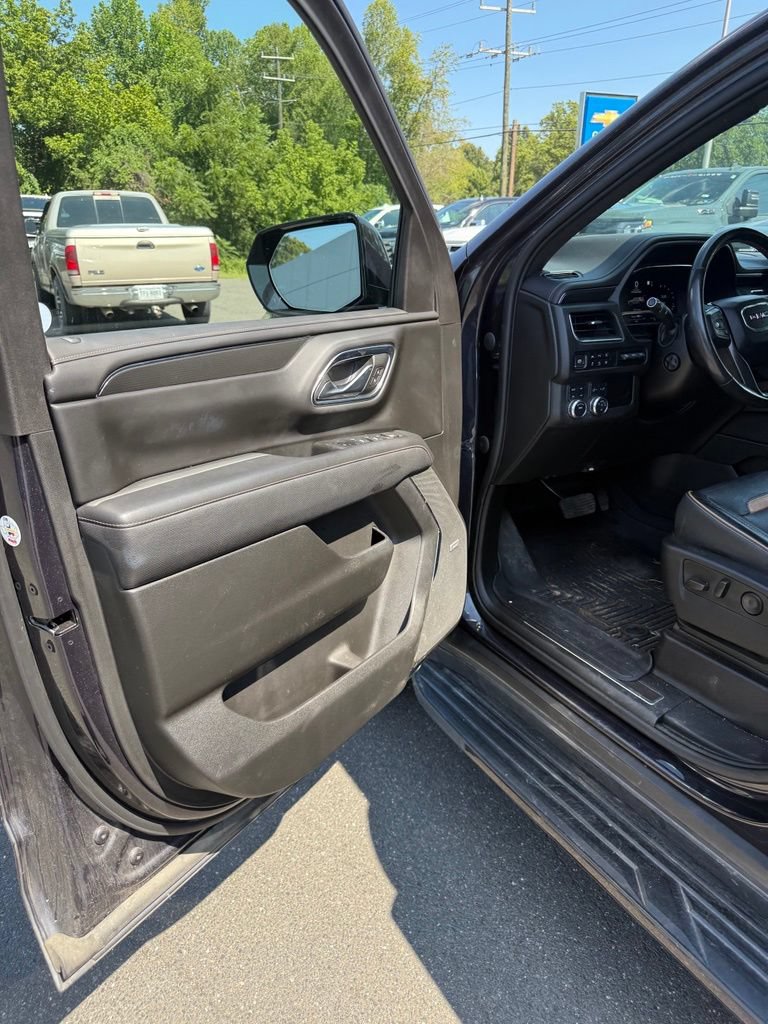 Used 2023 GMC Yukon XL AT4 w/ Technology Package AWD/4WD image 19