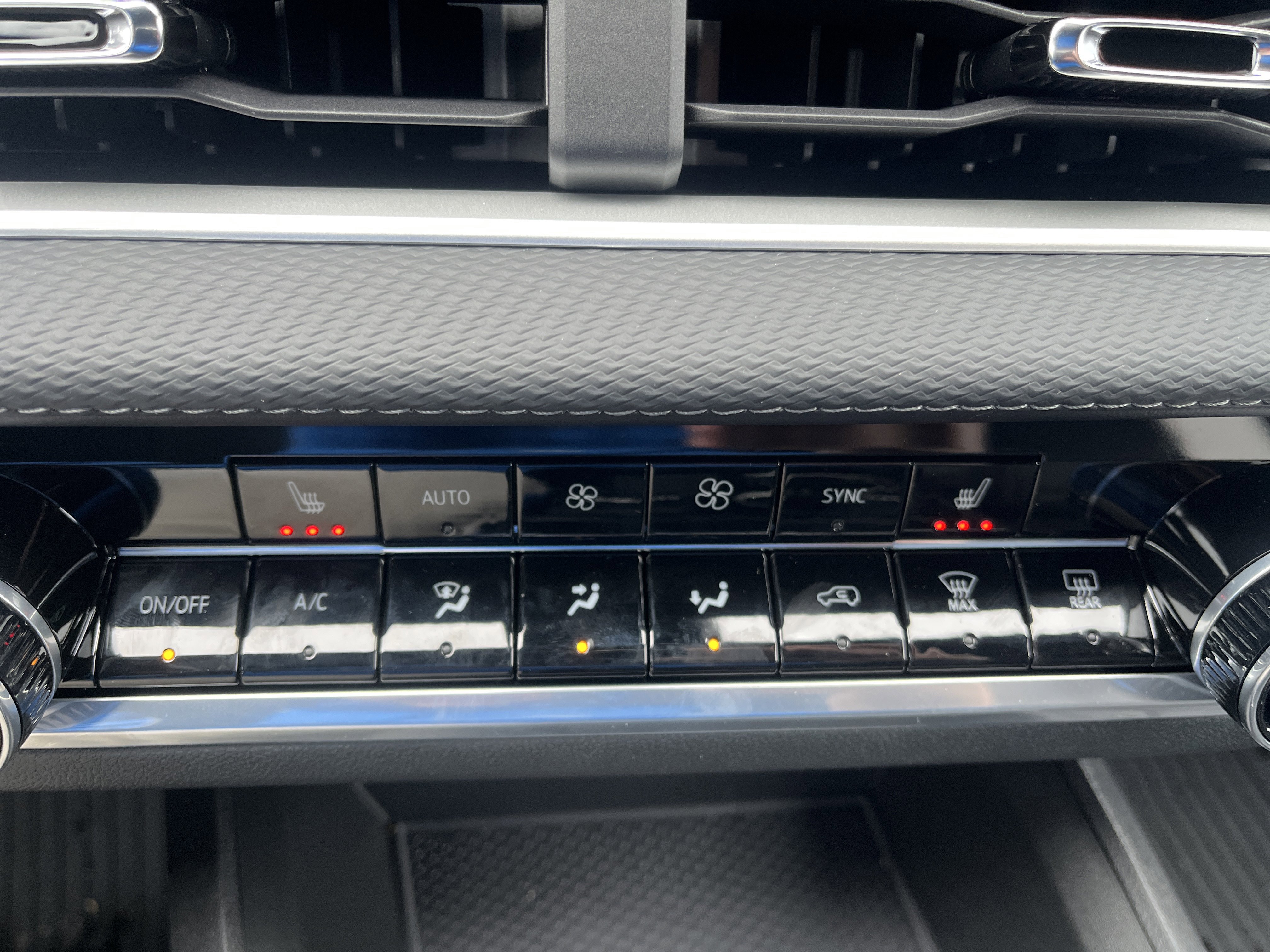 New 2026 Chevrolet Equinox LT w/ Convenience Package II image 9